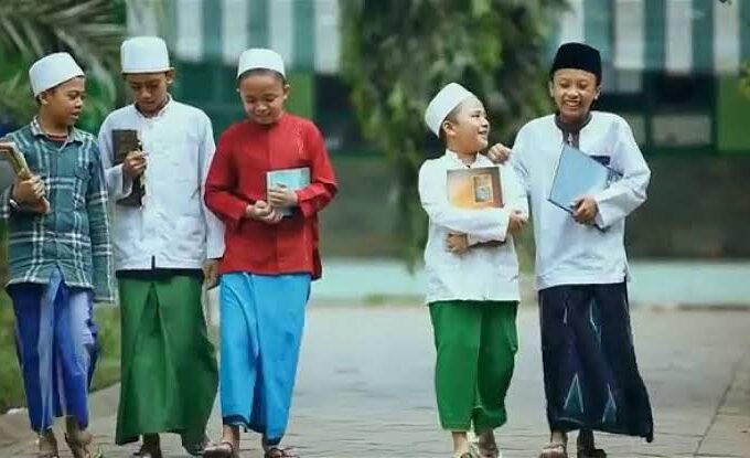 Hal-Hal yang Perlu Diperhatikan Orang tua Saat Anak Belajar di Pesantren